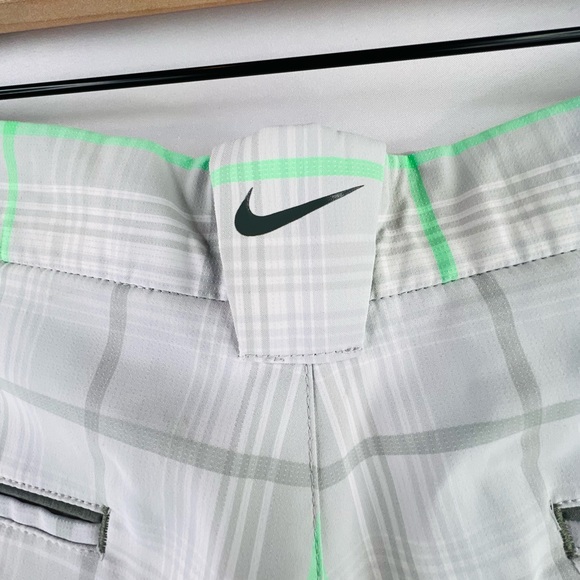 NIKE GOLF TOUR PERFORMANCE DRI-FIT SZ 32 PLAID ATHLETIC SHORTS - Picture 6 of 7